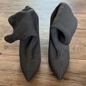 Wild Diva Black Pointed Sock Booties